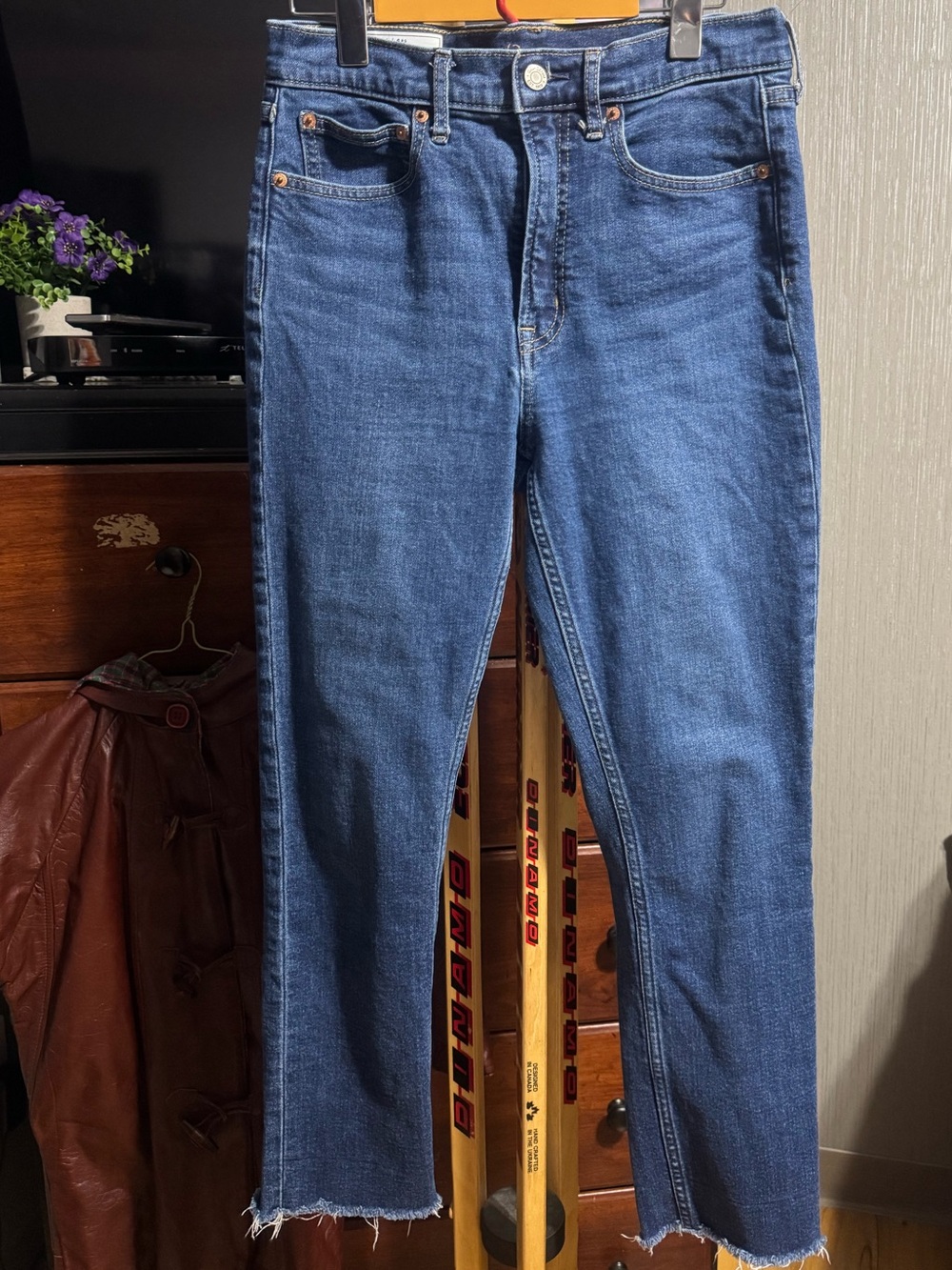 Gap Vintage Slim High Rise Raw Hem Jeans Size 28 / 6 Regular Slim (25" Inseam)